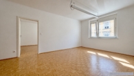 Wohnzimmer_Blick Schlafzimmer I - Urbanes 3-Zimmer-Wohnen beim Naschmarkt – erstbezugsähnlicher Zustand in gepflegtem Haus