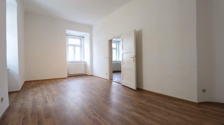 Anlageobjekt mit Potential: Historisches Stadthaus im Stadtzentrum von Wiener Neustadt - Wohnung 1. Obergeschoss (629213)