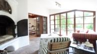 Großzügiges Wohnen im Landhausstil mit Naturgarten in Ausblickslage - Bild