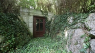 Großzügiges Wohnen im Landhausstil mit Naturgarten in Ausblickslage - Bild