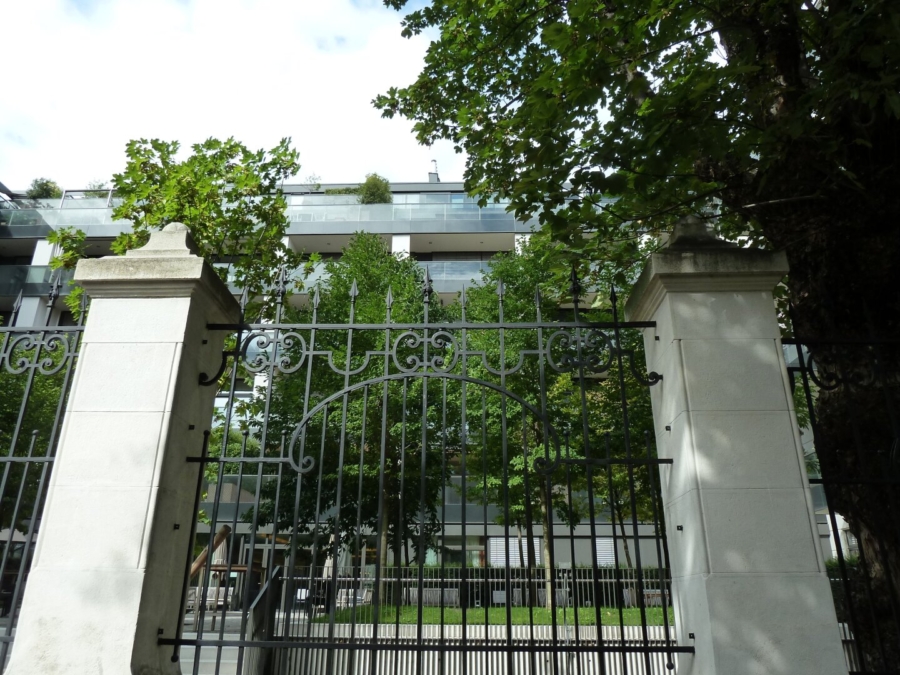 Stilvolles Wohnen mit Parkblick - Bild (671156)