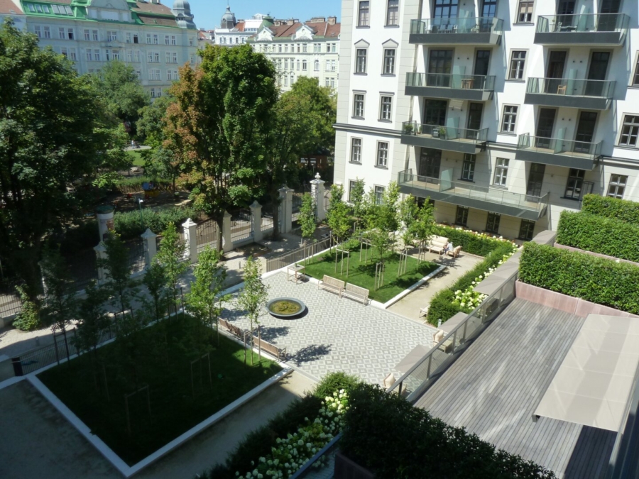 Stilvolles Wohnen mit Parkblick - Bild (671155)