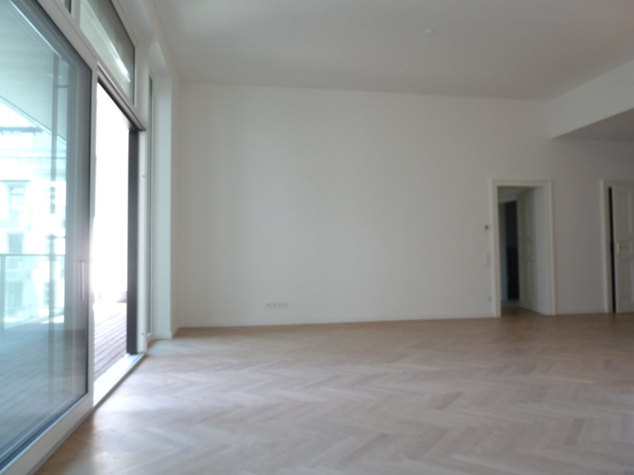 Stilvolles Wohnen mit Parkblick - Bild (671144)