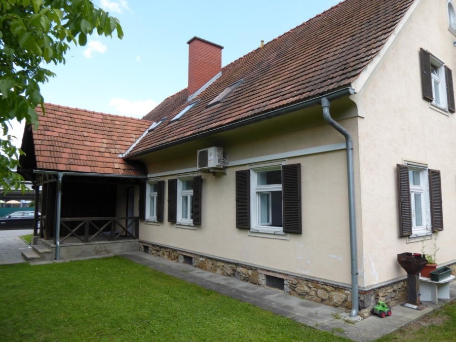 Solides Anlageobjekt – Wohnhaus mit vier Wohneinheiten und Ausbaupotential, Baulagerplatz mit Lagerhallen und Reserven - Bild (670571)