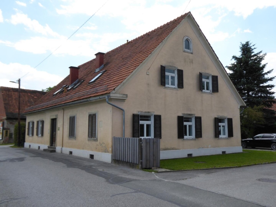 Solides Anlageobjekt – Wohnhaus mit vier Wohneinheiten und Ausbaupotential, Baulagerplatz mit Lagerhallen und Reserven - Bild (670568)