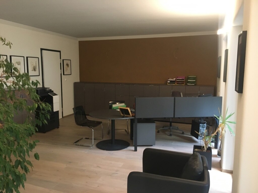 Großer Dreikant-Hof mit vielfältiger Nutzungsmöglichkeit; Wohngemeinschaft, Großfamilie, Seminare, landwirtschaftliche Aktivitäten - Bild (626205)