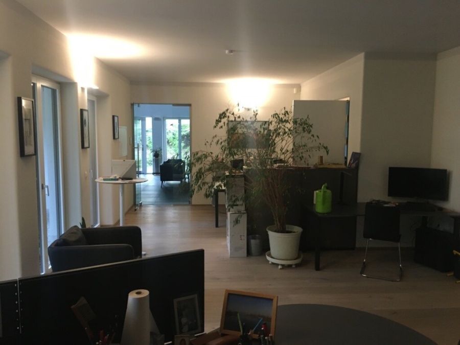 Großer Dreikant-Hof mit vielfältiger Nutzungsmöglichkeit; Wohngemeinschaft, Großfamilie, Seminare, landwirtschaftliche Aktivitäten - Bild (626206)