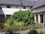 Großer Dreikant-Hof mit vielfältiger Nutzungsmöglichkeit; Wohngemeinschaft, Großfamilie, Seminare, landwirtschaftliche Aktivitäten - Bild