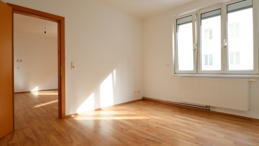 Sonnige 3-Zimmer-Wohnung mit Süd-Balkon im Nibelungenviertel - Schlafzimmer (626236)