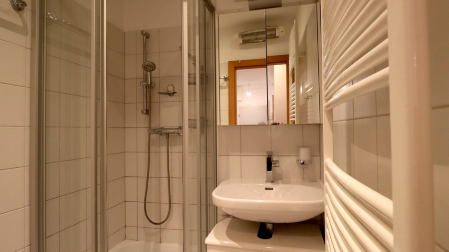 Sonnige 3-Zimmer-Wohnung mit Süd-Balkon im Nibelungenviertel - Badezimmer (626244)