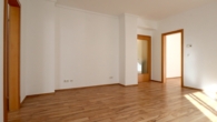 Sonnige 3-Zimmer-Wohnung mit Süd-Balkon im Nibelungenviertel - Wohnzimmer_Blick Kabinet