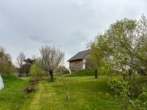 Landsehnsucht; kleine Landwirtschaft mit neu errichtetem Haus, vielfältige Zu- und Ausbaumöglichkeiten - Bild