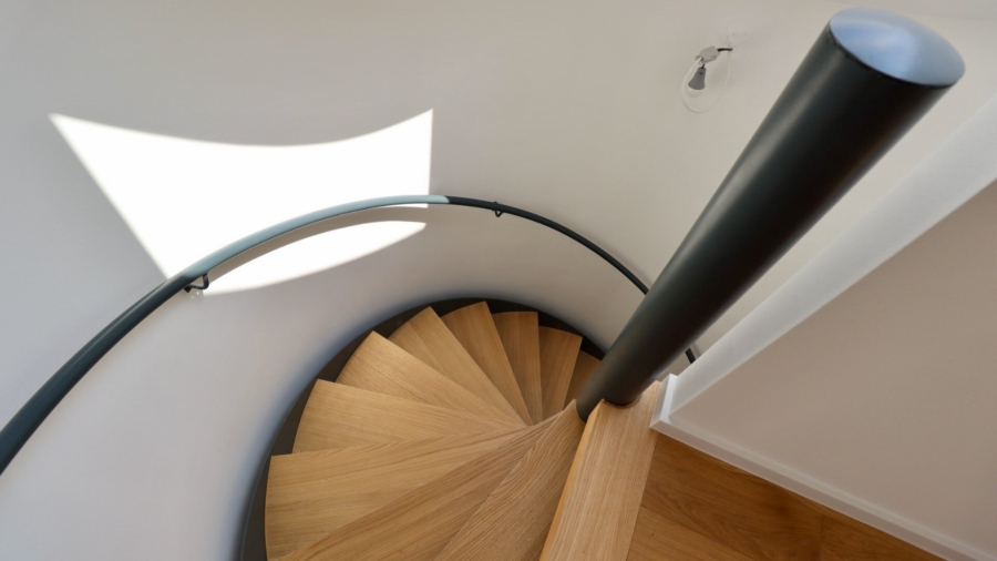 Hochwertig ausgestattete Dachgeschosswohnung auf zwei Ebenen nahe Taubstummengasse - Treppenaufgang (677102)