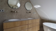 Badezimmer - Untere Wohnebene - Hochwertig ausgestattete Dachgeschosswohnung auf zwei Ebenen nahe Taubstummengasse