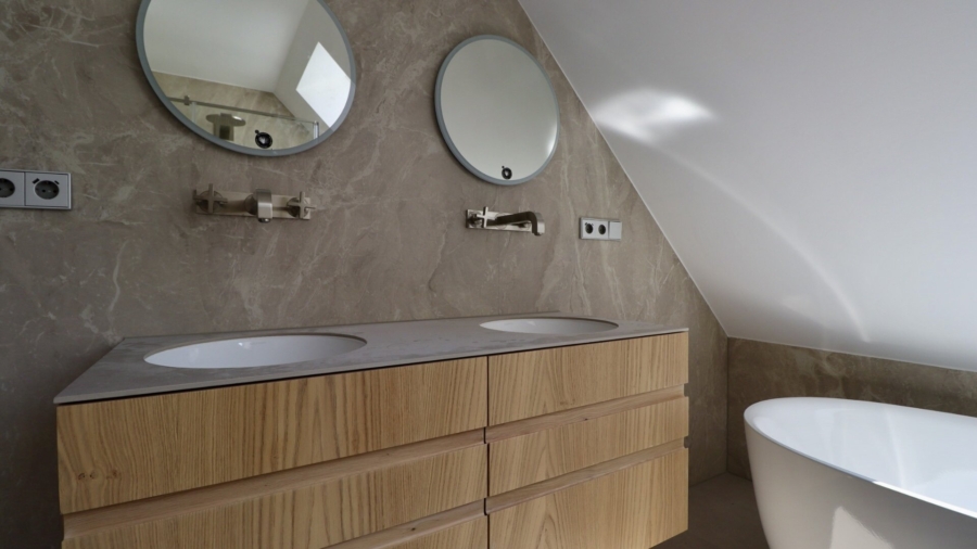 Hochwertig ausgestattete Dachgeschosswohnung auf zwei Ebenen nahe Taubstummengasse - Badezimmer - Untere Wohnebene (677108)