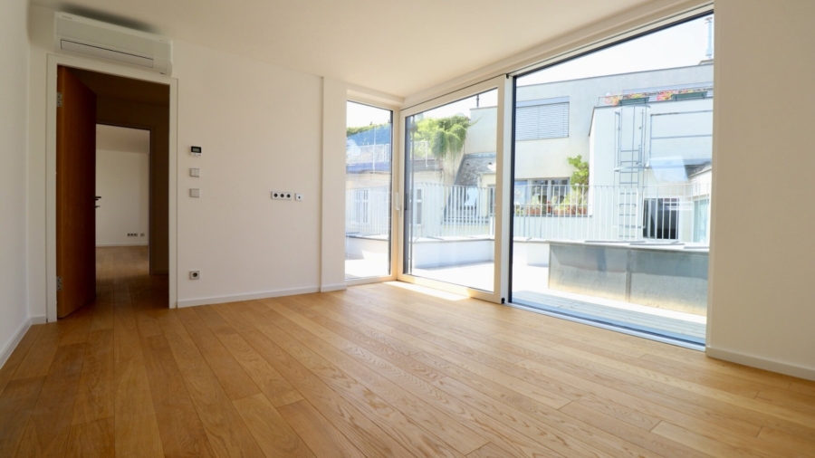 Hochwertig ausgestattete Dachgeschosswohnung auf zwei Ebenen nahe Taubstummengasse - Masterbedroom - Obere Wohnebene (677098)