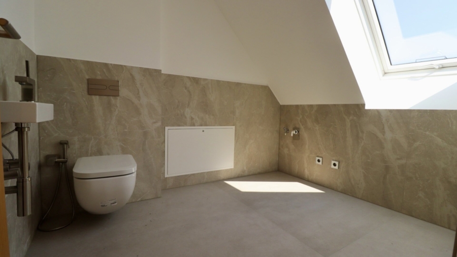 Hochwertig ausgestattete Dachgeschosswohnung auf zwei Ebenen nahe Taubstummengasse - WC/ Wirtschaftsraum - Obere Wohnebene (677112)
