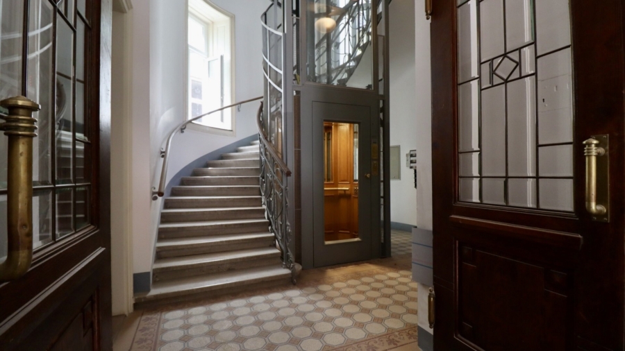 Hochwertig ausgestattete Dachgeschosswohnung auf zwei Ebenen nahe Taubstummengasse - Stiegenhaus (677113)