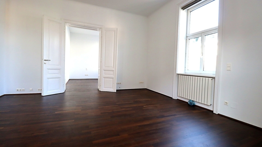 Stilvoller Altbau mit urbaner Lebensqualität - Wohnzimmer_Blick Schlafzimmer (672115)
