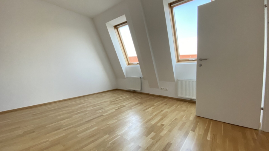 Großzügige Penthouse-Maisonette mit Dachterrasse - Schlafzimmer - ostseitig (626320)