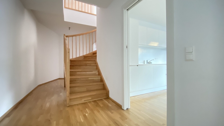 Großzügige Penthouse-Maisonette mit Dachterrasse - Aufgang Galerie (626324)