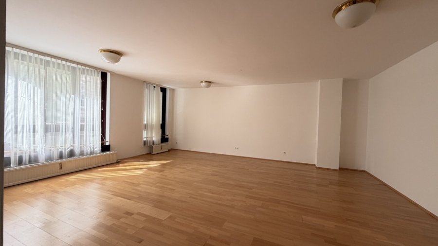 Großzügige, helle 3-Zimmerwohnung in Top-Lage - Titelbild (676662)