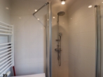 Badezimmer - Chice, vollmöblierte Mietwohnung: West-Terrasse/ Fernblick/ U-Bahnnähe/ Stellplatz optional