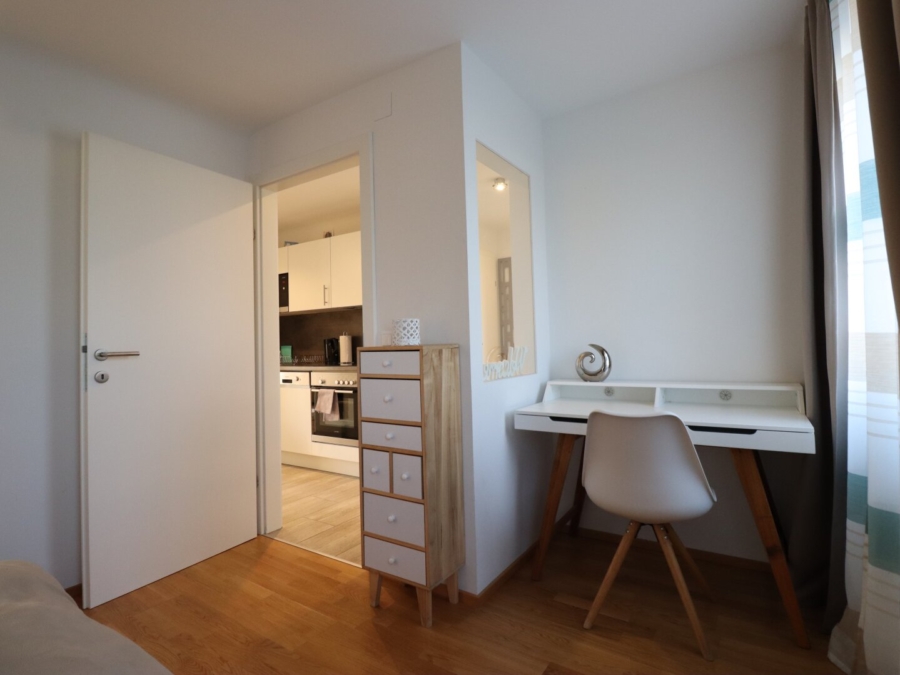 Chice, vollmöblierte Mietwohnung: West-Terrasse/ Fernblick/ U-Bahnnähe/ Stellplatz optional - Schlafzimmer (675314)
