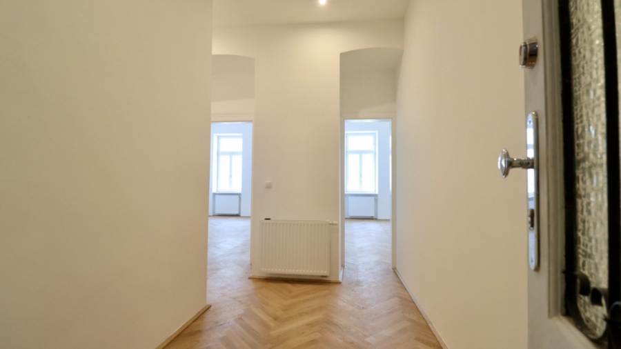 Perfekter Altbau für Singles & Paare – Top sanierter Erstbezug - Eingangsbereich (676898)