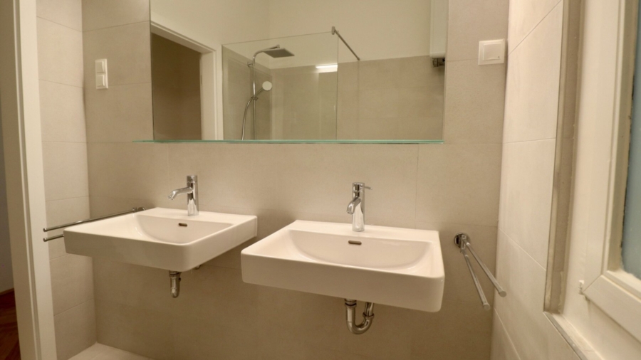 Perfekter Altbau für Singles & Paare – Top sanierter Erstbezug - Badezimmer (676894)