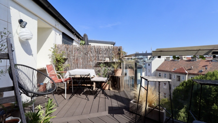 Penthouse-Feeling im Altbau – 108 m² Moderne Maisonette mit 12 m² Terrasse und Grünblick - Südterrasse (677841)