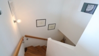 Stiegenaufgang - Penthouse-Feeling im Altbau – 108 m² Moderne Maisonette mit 12 m² Terrasse und Grünblick