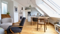 Wohnzimmer - Dachgeschoss-Maisonette mit Sonnenterrasse & Grünblick | 108 m² Wohnkomfort über den Dächern Wiens