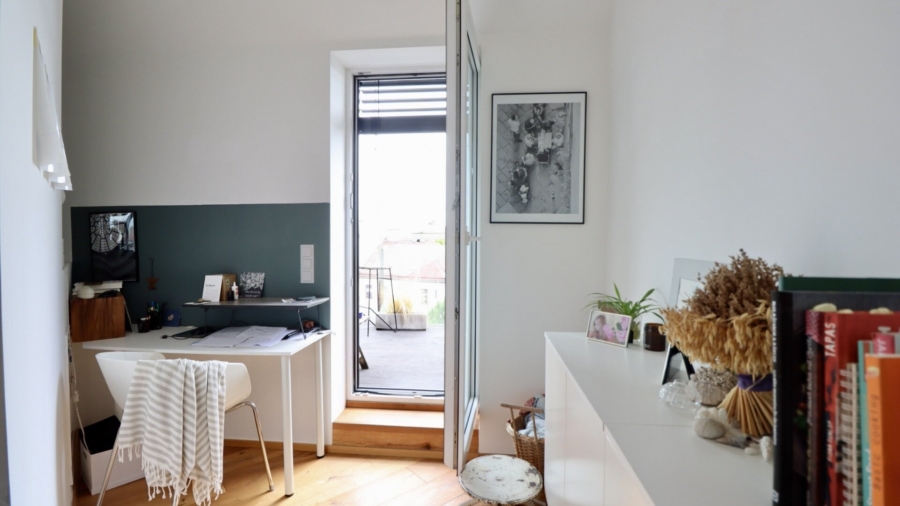 Dachgeschoss-Maisonette mit Sonnenterrasse & Grünblick | 108 m² Wohnkomfort über den Dächern Wiens - Zugang_Süd-Balkon (677003)